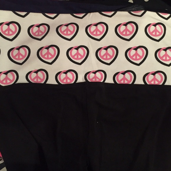 💕 VICTORIAS SECRET Yoga Crop Pants. - Picture 2 of 3